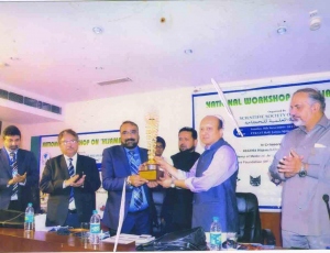 14.-Dr.-Razmi-Yunus-getting-Best-Unani-Medical-college-Award-by-Mr.-Ajit-Saran-secretary-Ministry-of-Ayush-Govt-of-India-at-Jamia-Milliya-islamia-University-Delhi-on-8-11-2015