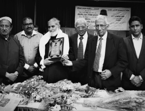 19.-Dr.-K.S.M.-Yunus-getting-Award-with-Dr.-Kalbe-Sadiq-Shariq-Alvi-others-in-Molana-Azad-Academy-Function-in-Eram-on-22.02.2017