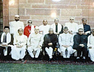 3.-Dr.-KSM-Yunus-with-Honble-R.-Venkataraman-President-of-India-Mr.-V.P.-Singh-Prime-Minister-after-receiving-award-1989-90