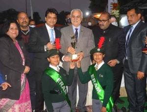 32.-Management-of-Eram-Educational-Society-receiving-March-Past-2nd-Prize-Trophy-for-26th-January-Republic-Day-Parade-2022